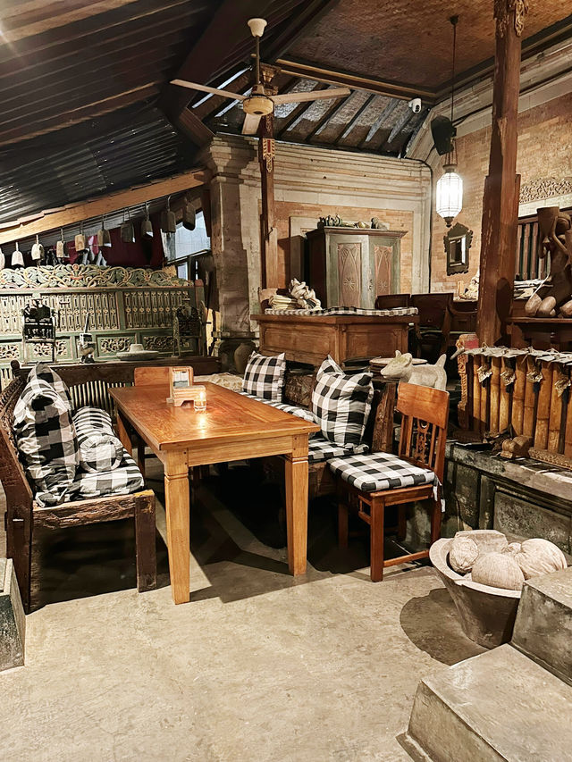 Candlelit Charm at Miro’s Garden, Ubud 🌿🍴 Candlelit Charm at Miro’s Garden, Ubud 🌿🍴