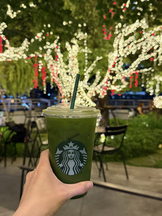 “Starbuck At Emquartier🍵” 