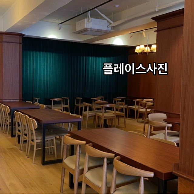 🍰 앤티크커피 연남점 — 클래식과 달콤함이 공존하는 감성카페공간