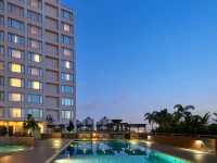 Dive into Luxury at Renaissance Johor Bahru! đđš