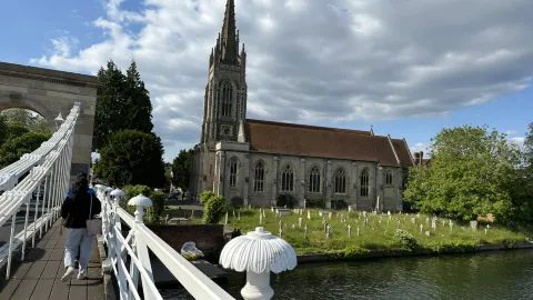 A Quick Stopover in the English Town — Marlow. — traveler post in Marlow