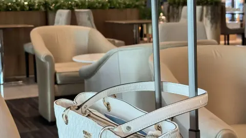 Ulasan tentang suasana di Miracle Lounge. — traveler post in Bugibba