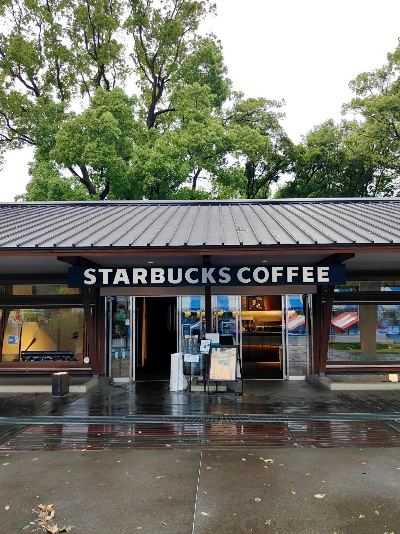 上野公園のスタバで一息：東京、雨の日のエモい空間 。 | Trip.com 東京