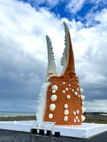 北海道・紋別】巨大なカニの爪が映えすぎる！カニの爪オブジェとご当地