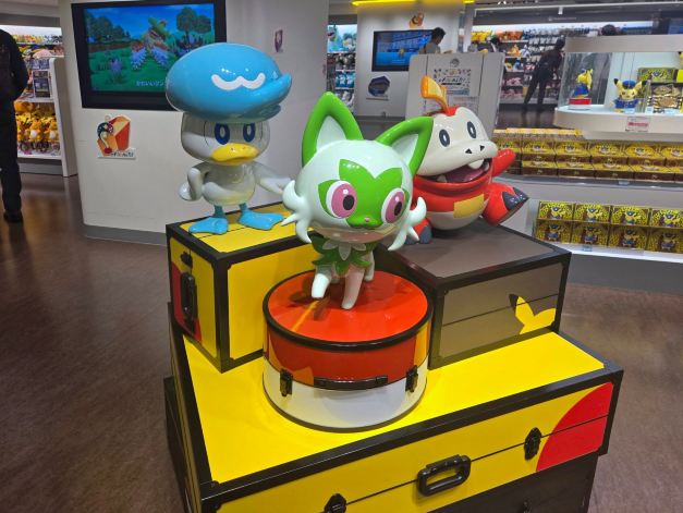 駅長ピカチュウが出現！ポケモンストア 東京駅店 爆買い＆弾丸訪問完全