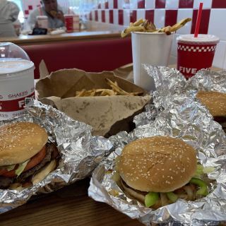 🇺🇸Handmade burgers that elevate the quality of burgers: “Five Guys“🍔