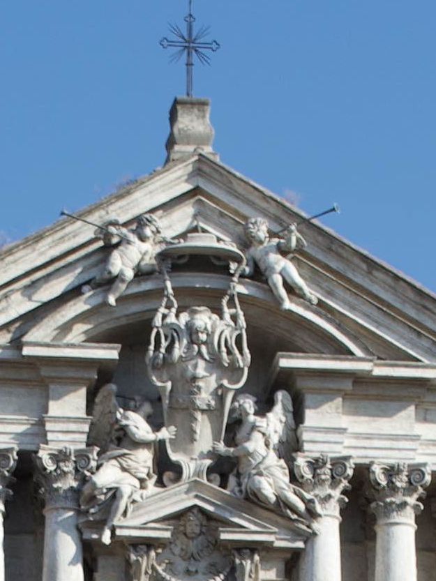 Pyramid of Cestius and authentic food Rome 