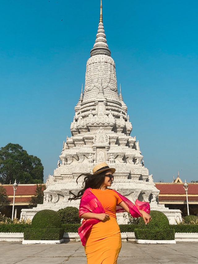 When in Cambodia, Silver Pagoda for the shot📸