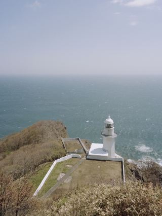 地球岬：北海道で最も息を呑むような自然景観を誇る、270度の弧を描く海岸線。