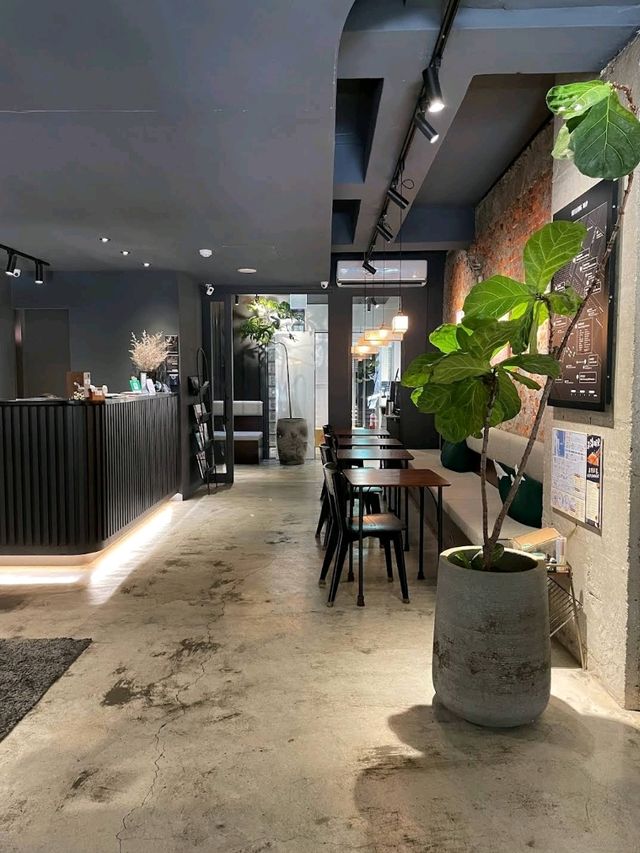 😍樓下就是夜市的新酒店😍吃到飽飽