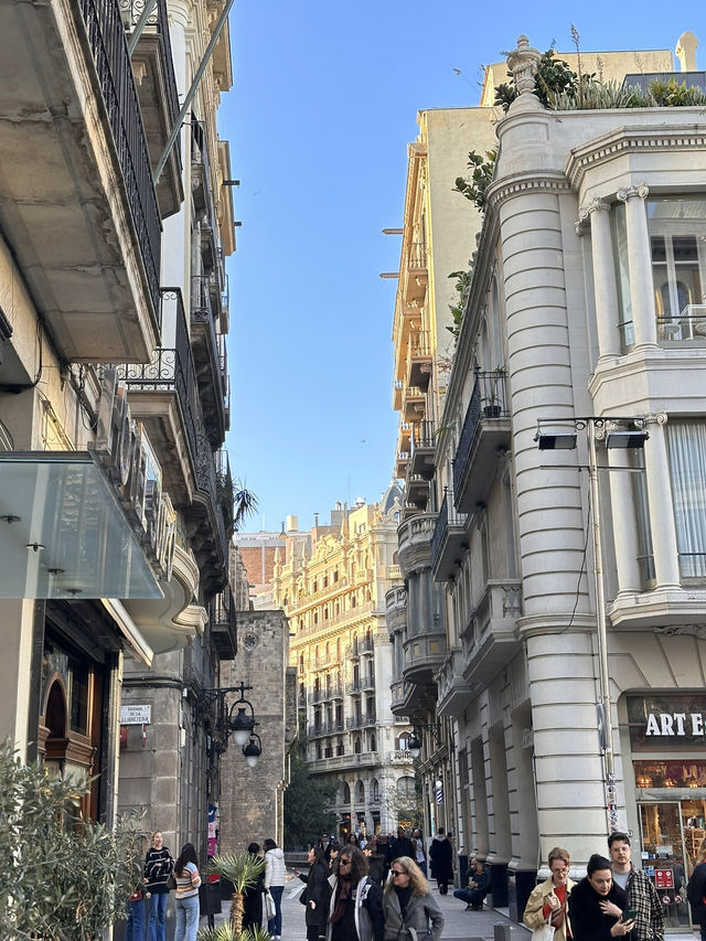 Vibrant Barcelona Guide 🌆🇪🇸