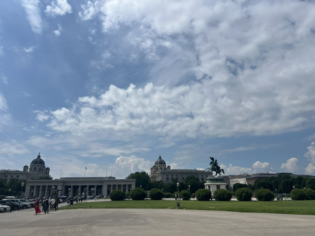 帝國記憶的回聲：走在維也納英雄廣場上 🇦🇹🏛