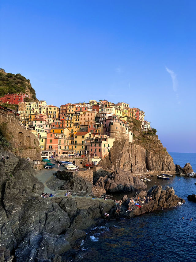 🌊 Manarola – The Colorful Jewel of Cinque Terre! 🇮🇹✨