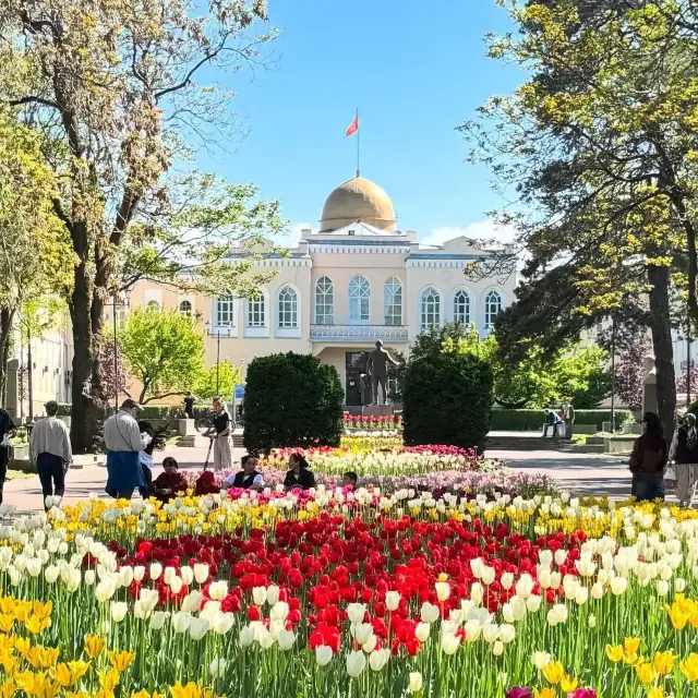 ใจกลางเมืองบิชเคก – หัวใจที่สงบพร้อมเสน่ห์แบบโซเวียต