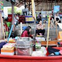 Thailand🇹🇭Discover the Vibrant Charm of Floating Market – A Must-Visit🚣‍♂️