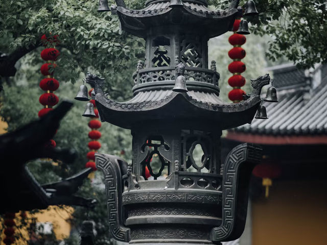 Finding Peace at Lingyin Temple: Hangzhou’s Spiritual Gem