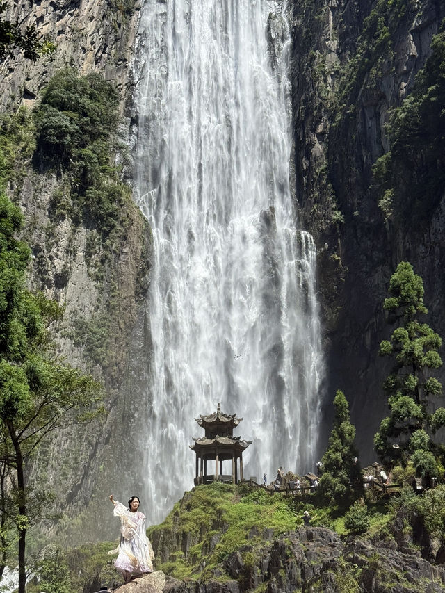 The most beautiful waterfall you’ll see in Zhejiang !!