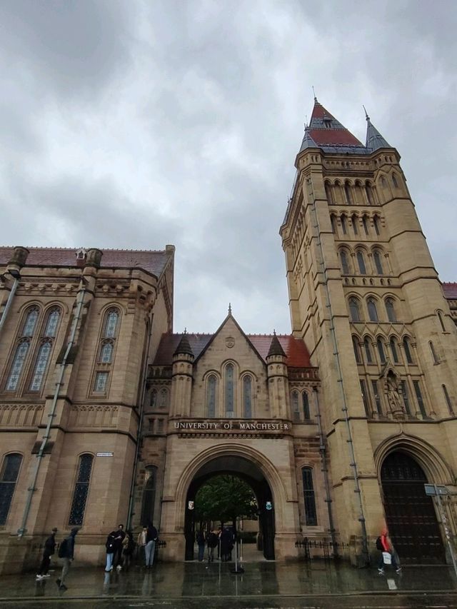 🏛️ A Living Legacy: Historic Beauty and Botanical Charm at Manchester University 🏛️ A Living Legacy: Historic Beauty and Botanical Charm at Manchester University