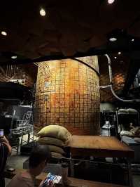 Самый большой Starbucks Shanghai
