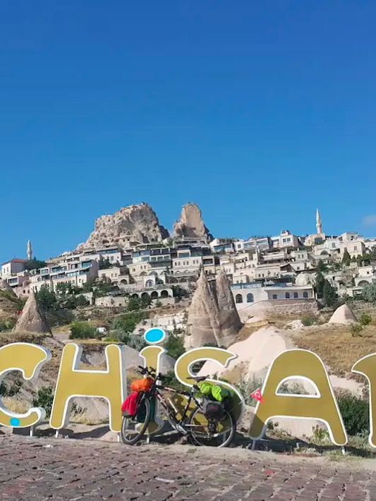 Sunrise over Fairy Chimneys: Your Cappadocia Hot Air Balloon Adventure 🎈🇹🇷