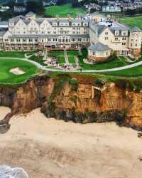Luxurious Oasis on the Cliffs of Half Moon Bay - Experience the Splendor of Ritz Carlton 🌊🏨✨