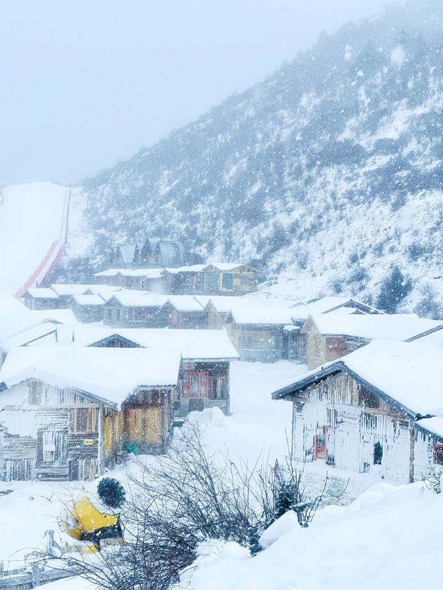 成都娃兒的冬日夢想：鷓鴣山，鵝毛大雪中的滑雪樂園