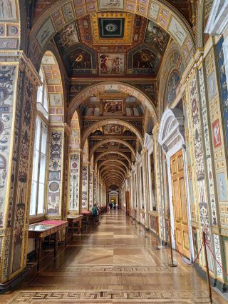 Сколько редких сокровищ спрятано в Зимнем дворце, одном из четырех крупнейших музеев мира?