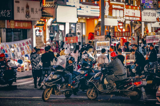 長沙深夜的解放西路，也太太太太熱鬧了吧