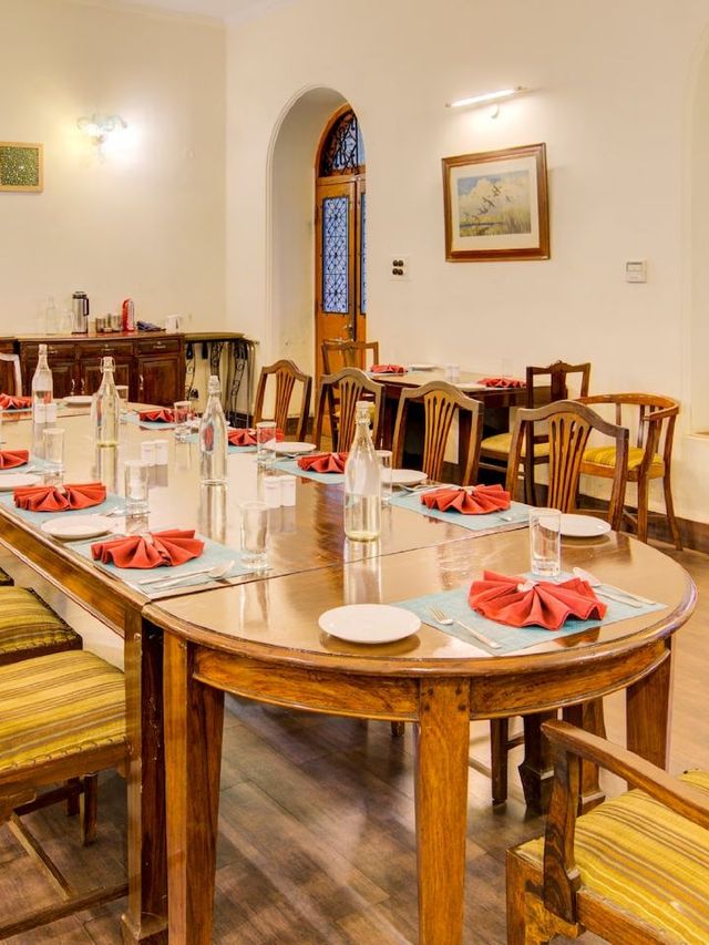 🏰✨ Hampi's Heritage Haven: Luxe Palace Stay! 🌟