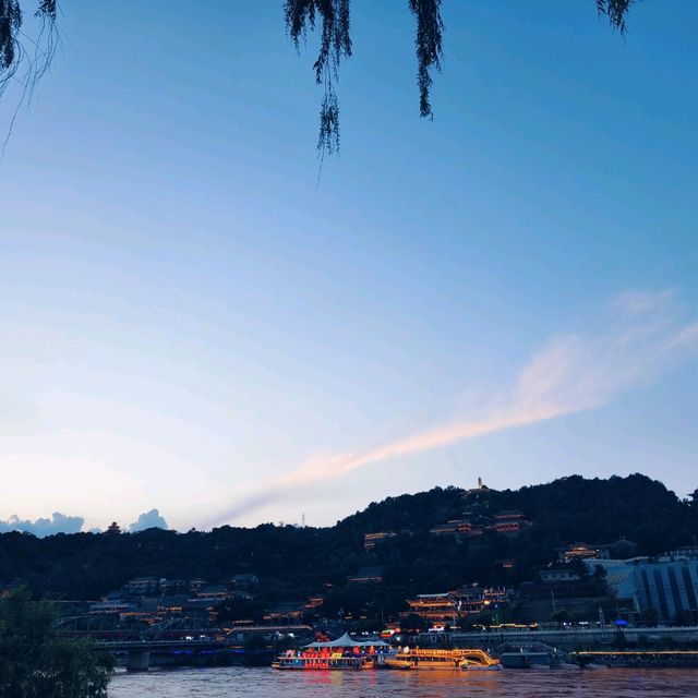Sông Hoàng Hà chill cùng trà phổ nhĩ :3