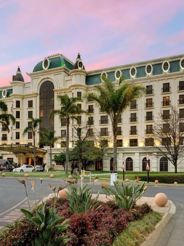🌟✈️ Luxe Layovers: Emperors Palace's Finest! 🏨👑
