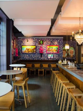🎨 Louisville's Artsy Sleepover Spot: 21C Museum Hotel 🛏️✨