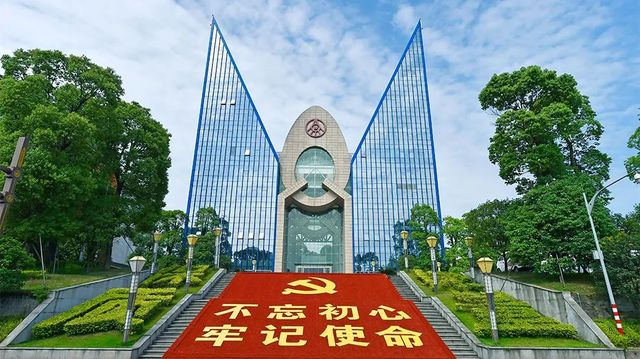 宜賓五糧液深度遊：品嚐美酒，領略文化魅力。