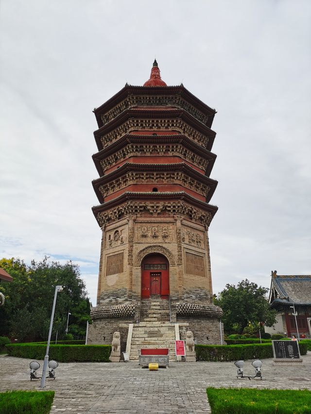 在路上：文峰塔——上大下小嘅安陽千年古塔。