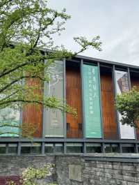 寧波美術館：藝術之旅，心靈之約。