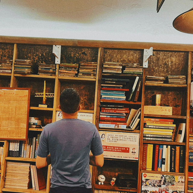 在黃桷坪｜為了這個書屋，你可以專門去一趟重慶。老闆若不在，請自助。