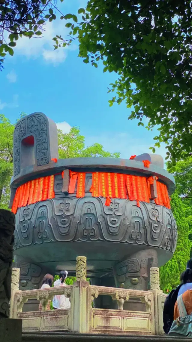 What makes Dinghu Mountain so beautiful?