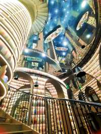 走進了「霍格沃茲」魔法書店。