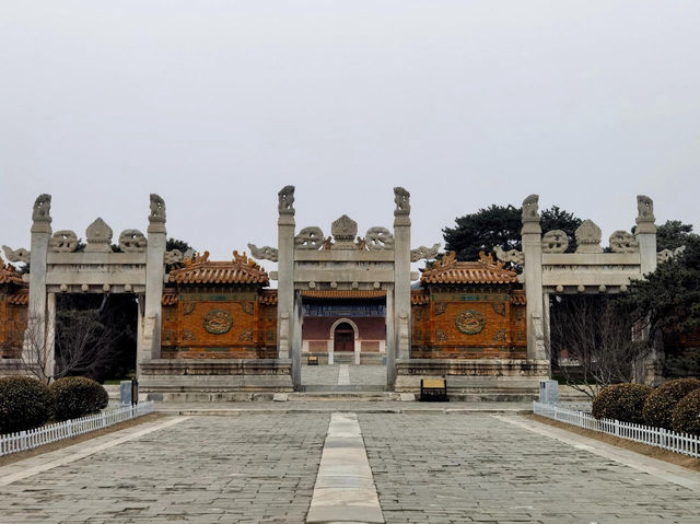 《河北清東陵旅遊指南》。