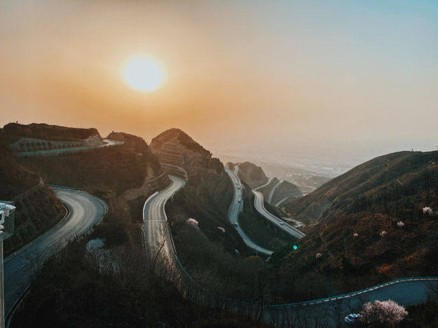 關中八景之——曲江流飲，驪山晚照。