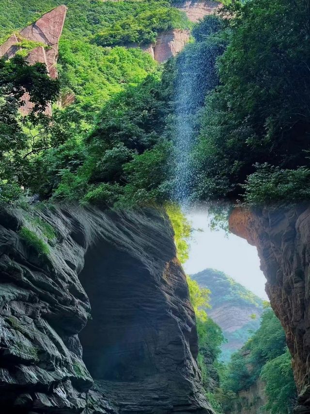 龍潭大峽谷 | 自然雕琢的地質奇觀。