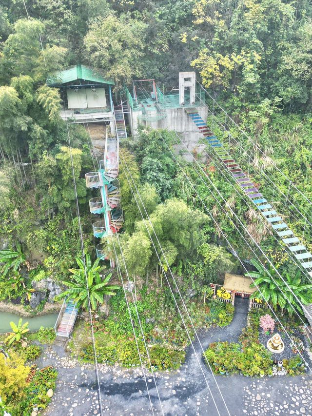 來燕子岩溶洞景觀大口吸氧度假好去處！