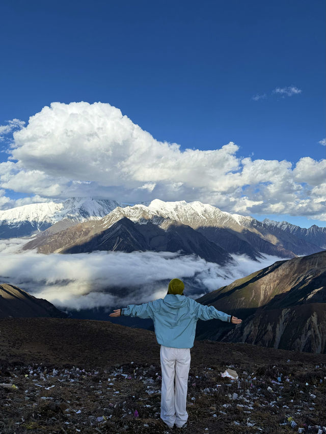 川西的雪山雲海美得令人讚嘆