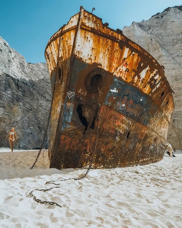 希臘萊夫卡斯島納瓦吉奧海灘——迷人的碧海與白沙的天堂