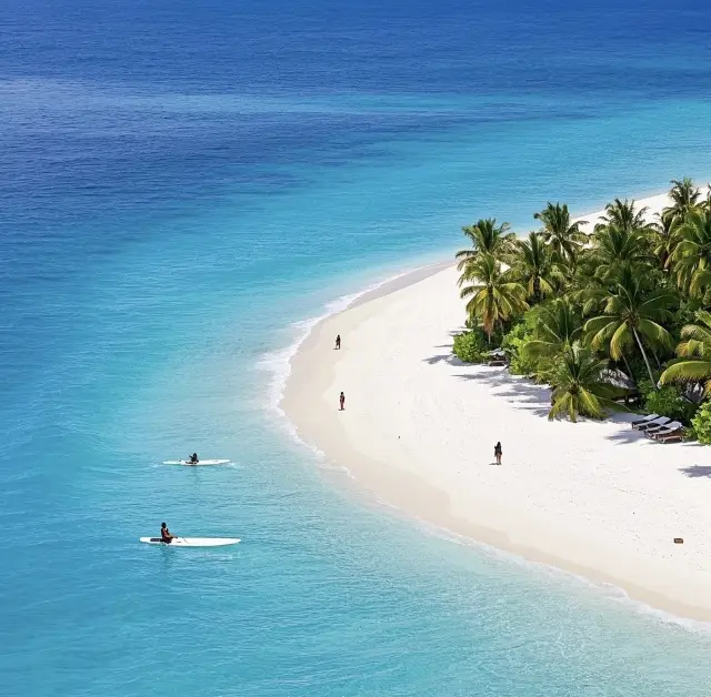 Lướt sóng ở đảo Maafushi ở Maldives
