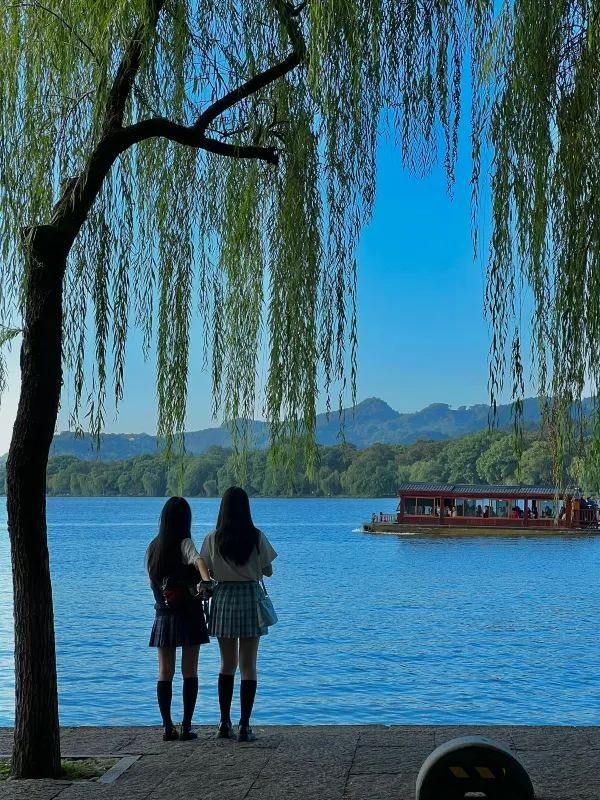 Discover the Beauty of West Lake with a 30,000-Step Adventure!