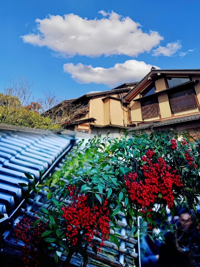 衣袂染上唐朝韻味，木屐輕敲京町——將京都的顏色穿在身上