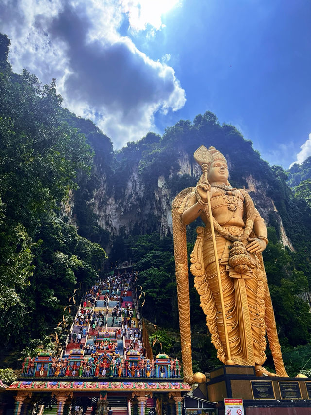 🪨 Scaling the Colors of Batu Caves 