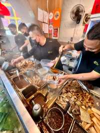 澳門官也街必衝！排隊神店老Day牛雜🦆