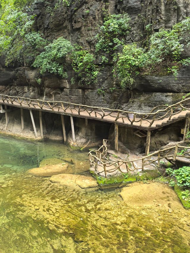八泉峽｜落日為印，蓋在山水的落款處